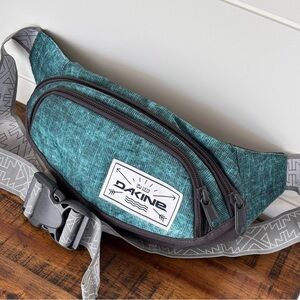 Dakine Teal, Black and Gray Lightweight Hip Belt Bag Unisex